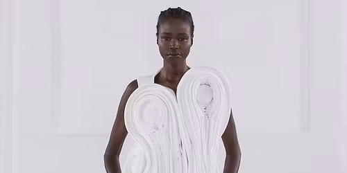 Visite multisensorielle de l'exposition \u00ab Mossi, la mode aussi \u00bb