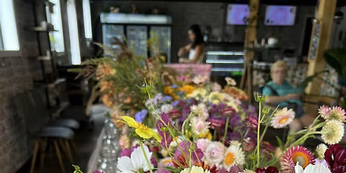 Dahlia centerpiece floral workshop