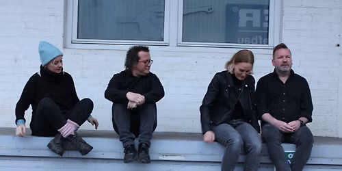 DER DUMME AUGUST LIVE HEILE WELT