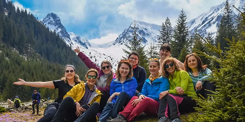 La Br\u00e2ndu\u0219e \u00eenainte - ie\u0219ire de familie