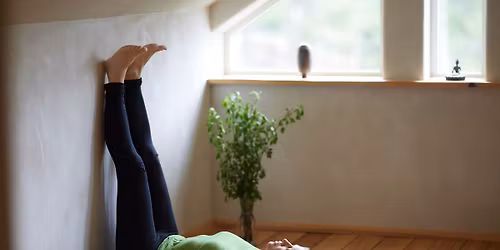 Hvilende yoga med mantra