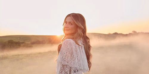 Carly Pearce w\/ Belle Frantz