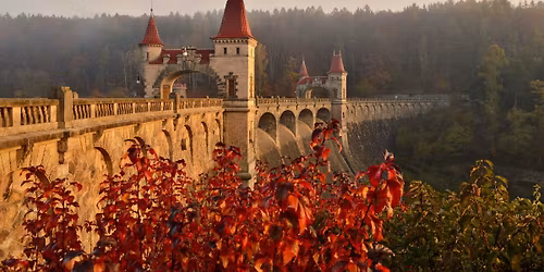 Brambor\u00e1kov\u00e1 \u0160t\u011brbovka & \u010certi na kon\u00edch & Rozsv\u00edcen\u00ed V\u00e1no\u010dn\u00ed jablon\u011b na P\u0159ehrad\u011b Les Kr\u00e1lovstv\u00ed