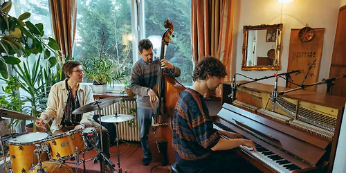 Bal\u00f3 S\u00e1muel Tri\u00f3, vend\u00e9g: Dresch Mih\u00e1ly