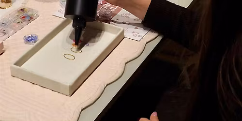 Botanical Resin Jewelry Workshop