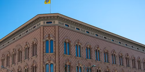 LOPPUUNMYYTY! Kaupungintalon opastettu kierros