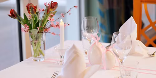 Osterbrunch mit Klaviermusik