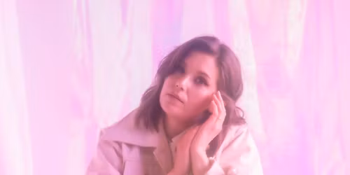 Pajan klubilla, Laura N\u00e4rhi akustisesti