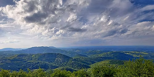 Jablanik (1274 m) \u2013 Medvednik (1244 m) \u2013 Vojinova stena \u2013 Kedina voda \u2013 \u201cKru\u0161ik\u201c \u2013 manastir Pustinja