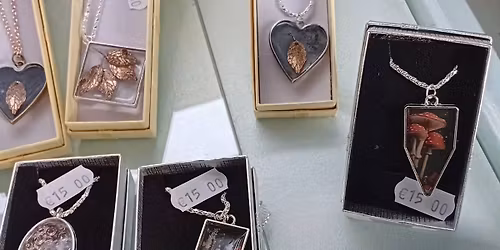 Resin jewellery workshop