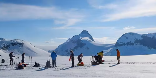 Josten p\u00e5 langs fra Sota S\u00e6ter til Fj\u00e6rland