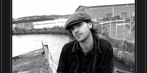 Zac Henderson live at Old Bar