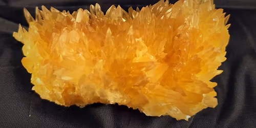 Mineral och smyckesstensm\u00e4ssa