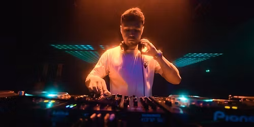 Baz Walsh Playing Indie Bangers All Night Long