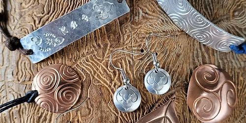 Gemwaith a Lles \/ Jewellery & Wellbeing: gyda\/with Karen Williams & Barod