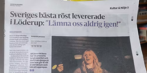 Amanda Jenssen med sitt band