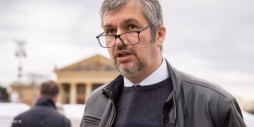 \u00c1KOS koncert Vecs\u00e9sen