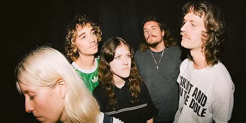 TRAMHAUS (+ LAWN CHAIR) | NEUE ZUKUNFT - Berlin