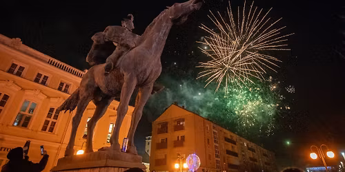 \u00d3\u00e9vb\u00facs\u00faztat\u00f3 szilveszteri cserget\u00e9s Hajd\u00faszoboszl\u00f3n