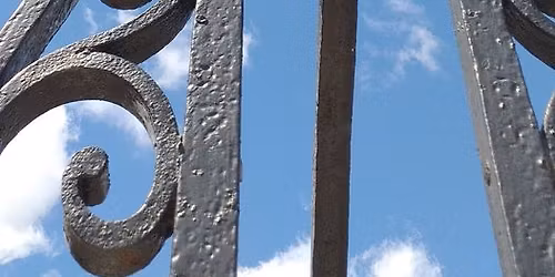 Visite : Myst\u00e8res et secrets du Cimeti\u00e8re de Loyasse, avec Fabienne - La Sorci\u00e8re du Vieux-Lyon