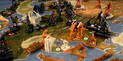 L\u00f8rdagsbr\u00e6tspil p\u00e5 biblioteket med Axis and Allies - bem\u00e6rk datoen