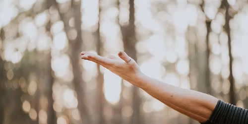 Pohybov\u00e1 Osho Kundalini meditace