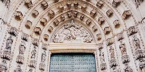 Ruta nocturna guiada por la Sevilla encantada (tour en Espa\u00f1ol)