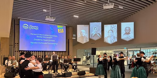 25 \u00e9ves az ifj\u00fas\u00e1gi t\u00e1nccsoportunk; seit 25 Jahren Jugendtanzgruppe