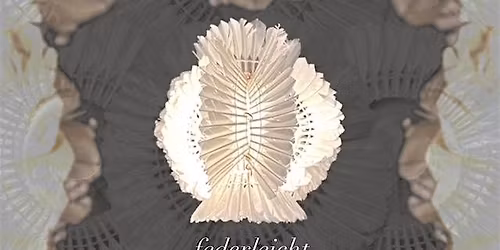 Federleicht: Licht trifft Federn.