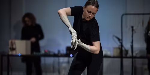 Vernissasje, \u00abResonans - samklang mellom to kunstnere og materialer\u00bb Brit Dyrnes og Beate Gjersvold 