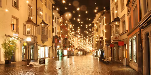 Smartphone Photography: artificial light and reflections