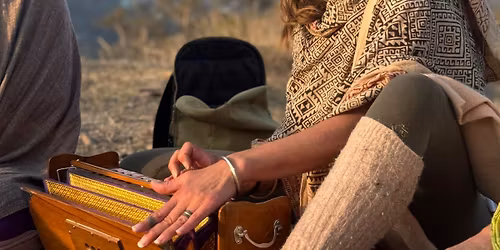 En s\u00f6ndag f\u00f6r hj\u00e4rtat - yoga, kirtan & indisk mat