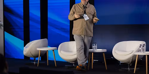 How LLMs Understand Text: Context and Meaning in the AI Age