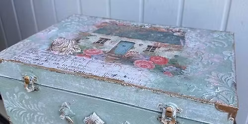 Spring Cottage Keepsake Box with Robin