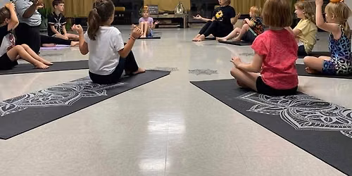Kids yoga: Halloween