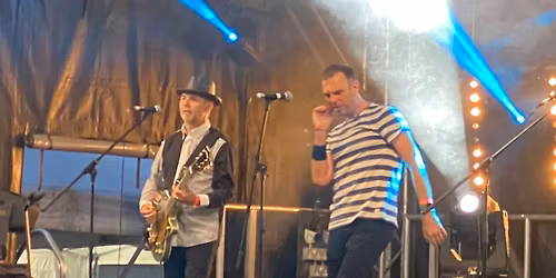 The Polaroidz playing at the Kings Arms, Bedfordshire 