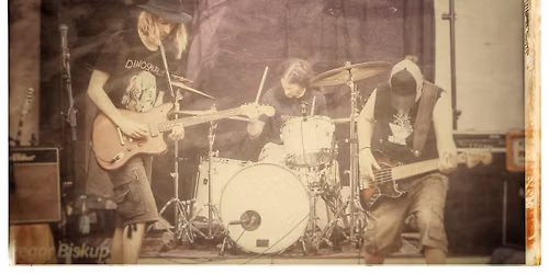 NAZCA SPACE FOX(Space-, Desert-, Psychedelic- & Post-Rock) \/\/Cozmic George (StonerPsychedelic, Wien)