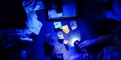 Kinder- und Familienf\u00fchrung: Licht aus, Spot an! Ta\u00adschen\u00adlam\u00adpen\u00adf\u00fch\u00adrung