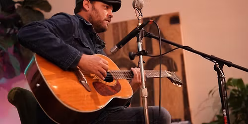 Live Music featuring Kurt Gunn