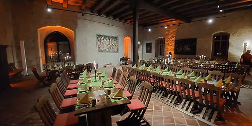 "F\u00fcr Geist & Magen" - Ritteressen mit "Donner & Doria" und "Theo, dem Reimesprecher"