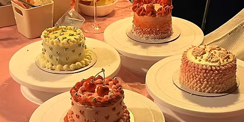 Christmas Cake Decorating with Beth Bakes