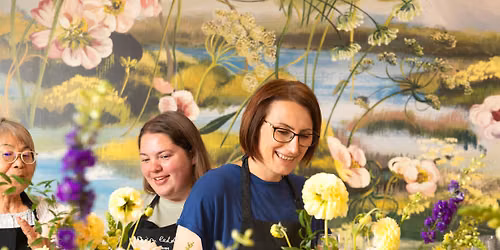 Make your own floral bouquet with Prosecco!