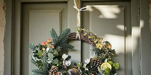 LIVING Christmas wreath workshop with Fi-Be's flowers