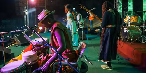 Orchestre Jigeen \u00d1i (Senegal) \/ 29.5. \/ koncert