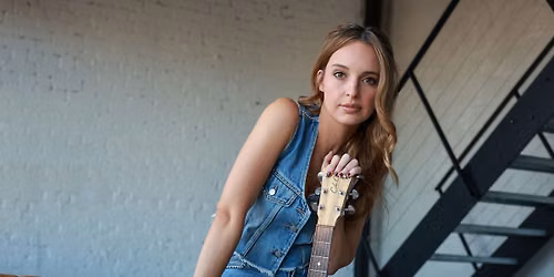 Early Show: Dakota East