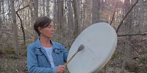 Vibrational sound healing in the woods wiht Heidi