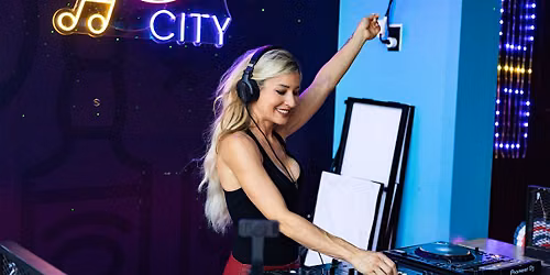 Saturday Rooftop Party with Live DJ