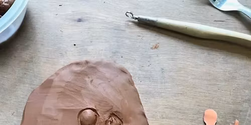 L\u00cdKAMSMYNDIR \u00cd LEIR \/ BODY RELIEF WITH CLAY