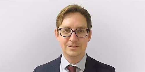 Free mini consultation with Consultant Ophthalmologist, Mr Hickley