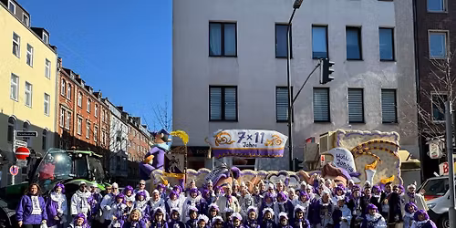 Grosse Kost\u00fcmsitzung